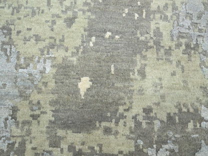 Modern / Contemporary hand-knotted wool/silk rug in Gray, 11'10" x 18'5" — SKU O075672 (view 8)