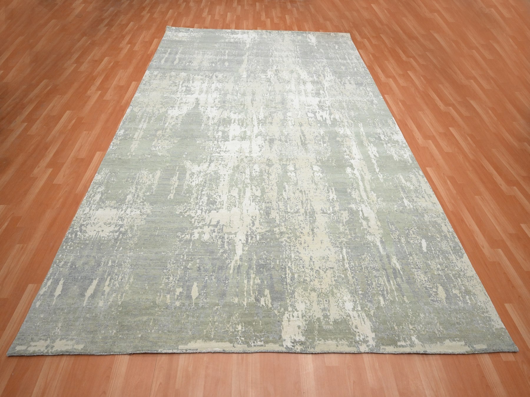 Modern / Contemporary hand-knotted wool/silk rug in Gray, 9' x 11'11" — SKU O075678 (view 2)