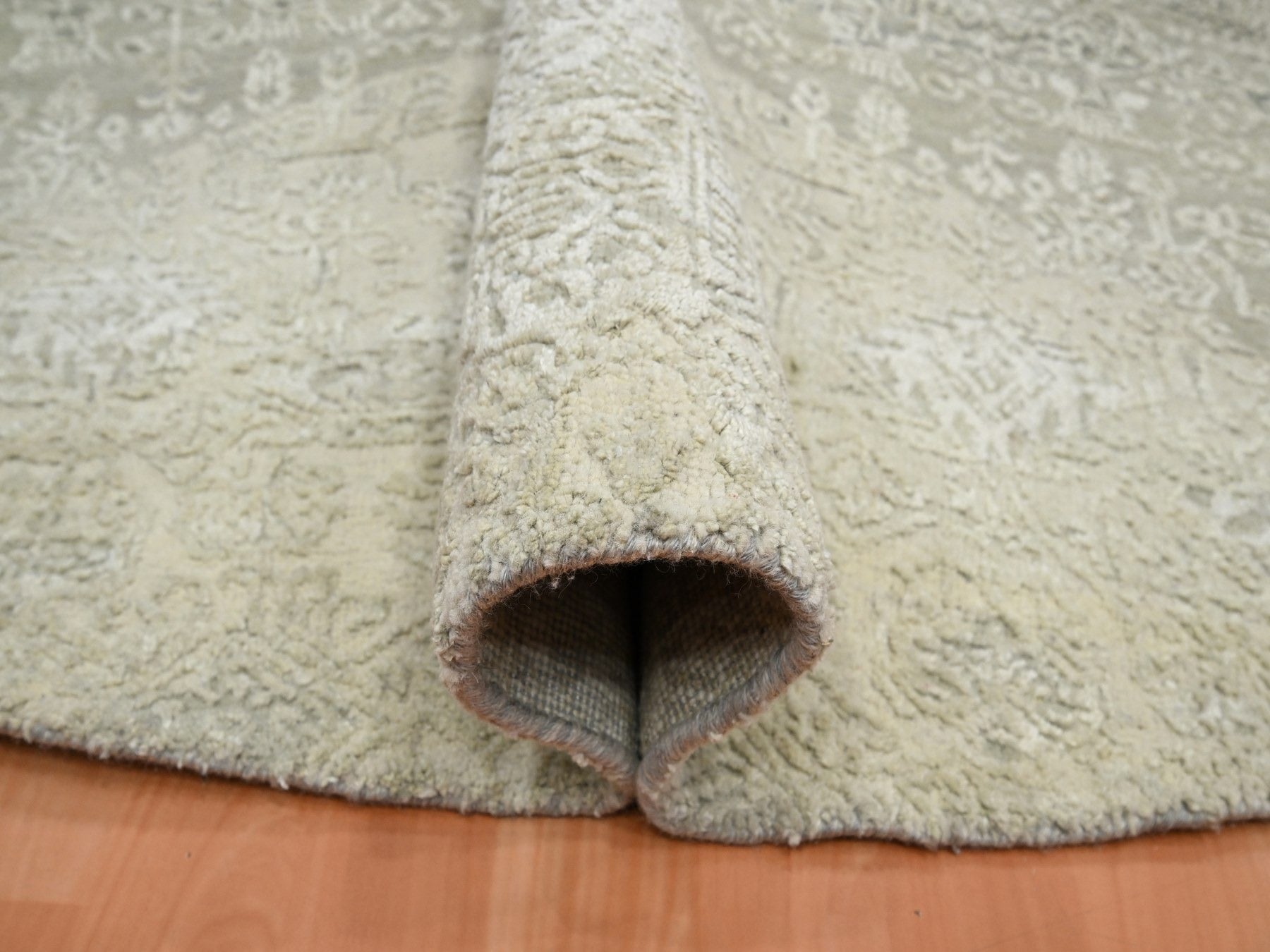 Modern / Contemporary hand-knotted wool/silk rug in Ivory, 9'9" x 10'1" — SKU O075681 (view 5)