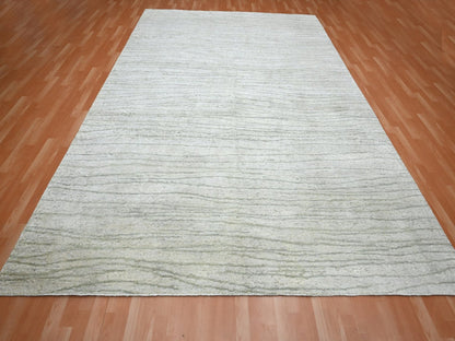 Modern / Contemporary hand-knotted silk rug in Ivory, 9' x 11'11" — SKU O075705 (view 2)
