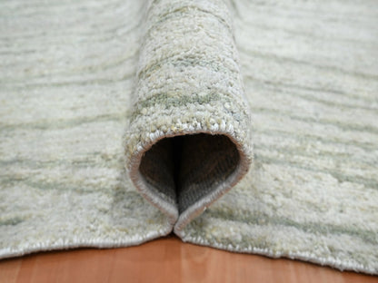 Modern / Contemporary hand-knotted silk rug in Ivory, 9' x 11'11" — SKU O075705 (view 5)