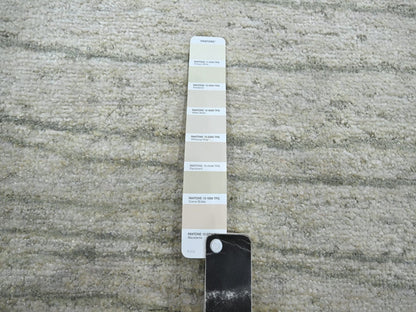 Modern / Contemporary hand-knotted silk rug in Ivory, 9' x 11'11" — SKU O075705 (view 7)