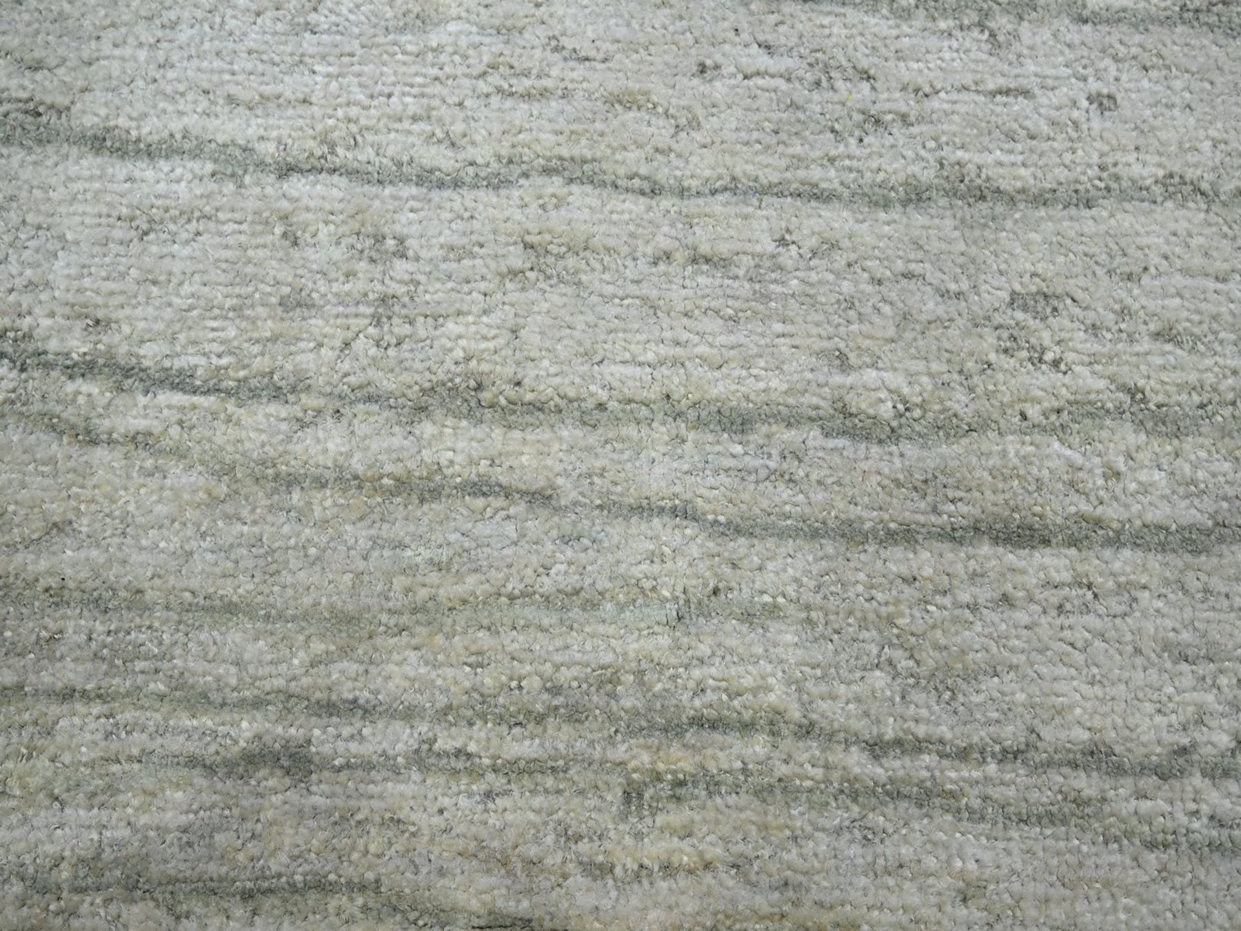 Modern / Contemporary hand-knotted silk rug in Ivory, 9' x 11'11" — SKU O075705 (view 8)