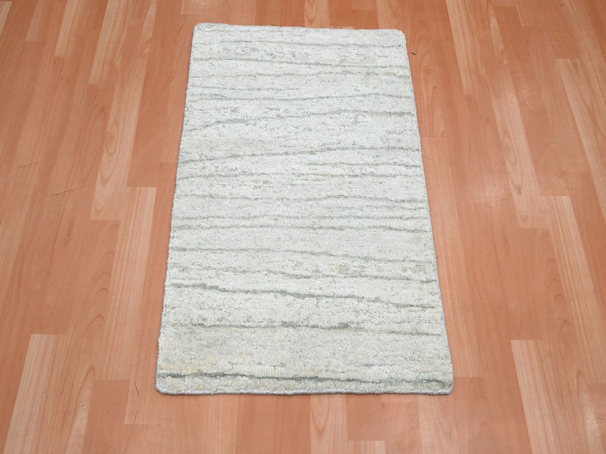 Modern / Contemporary hand-knotted silk rug in Ivory, 2' x 3' — SKU O075709 (view 2)