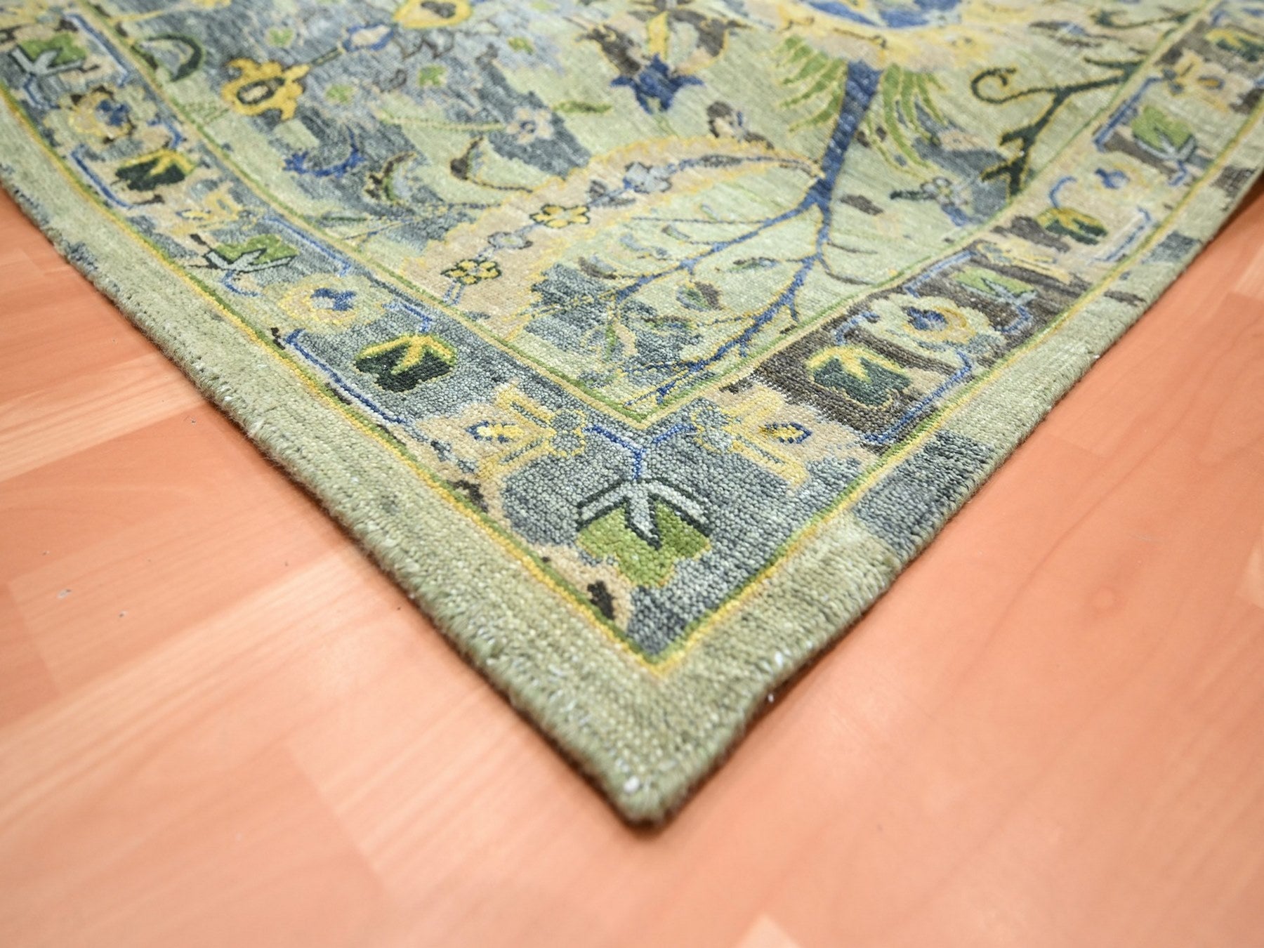 Transitional hand-knotted wool rug in Green, 9' x 12'1" — SKU O075714 (view 6)
