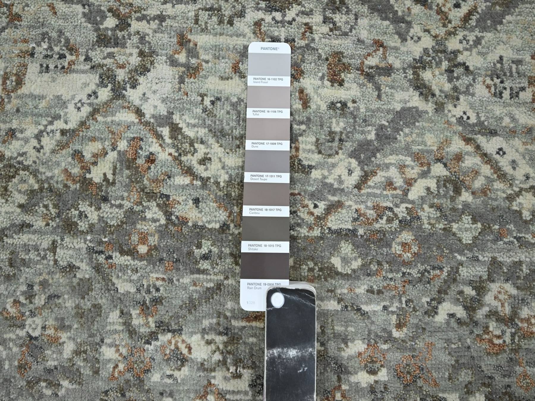 Oushak hand-knotted wool rug in Gray, 5'10" x 5'10" — SKU O075747 (view 4)