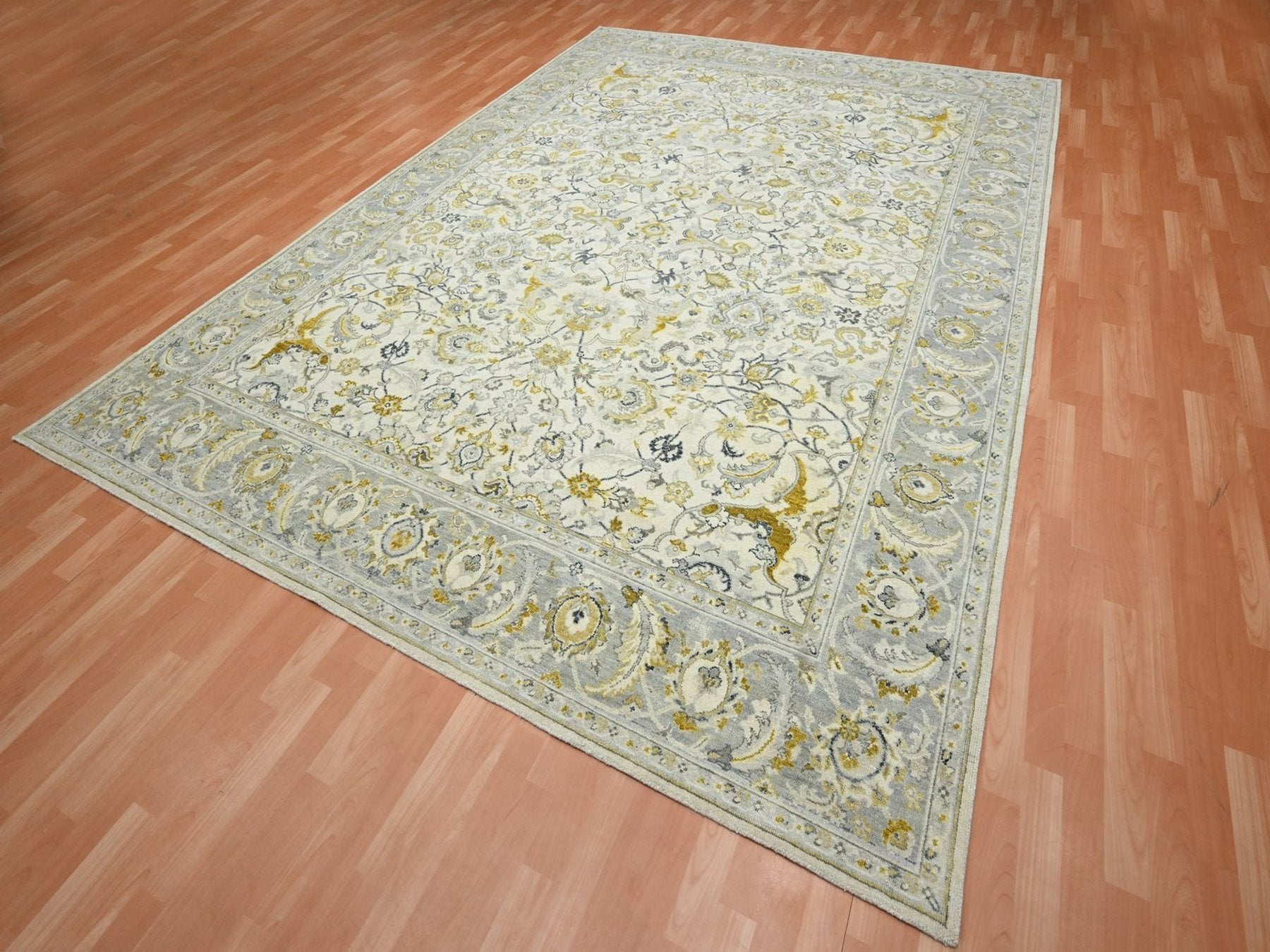 Fine Oriental hand-knotted wool rug in Ivory & Gray, 9'1" x 12'1" — SKU O075826 (view 3)