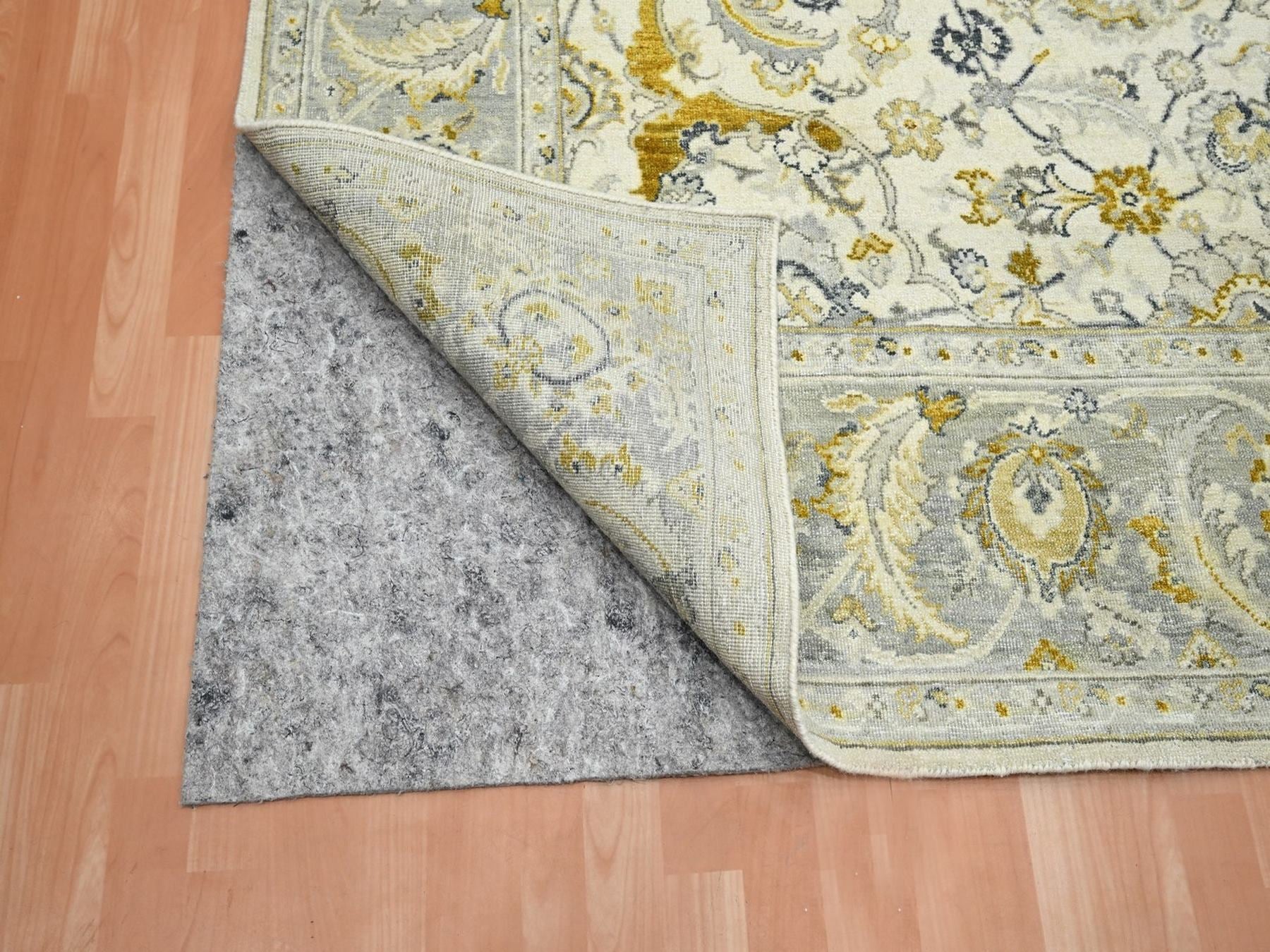 Fine Oriental hand-knotted wool rug in Ivory & Gray, 9'1" x 12'1" — SKU O075826 (view 4)