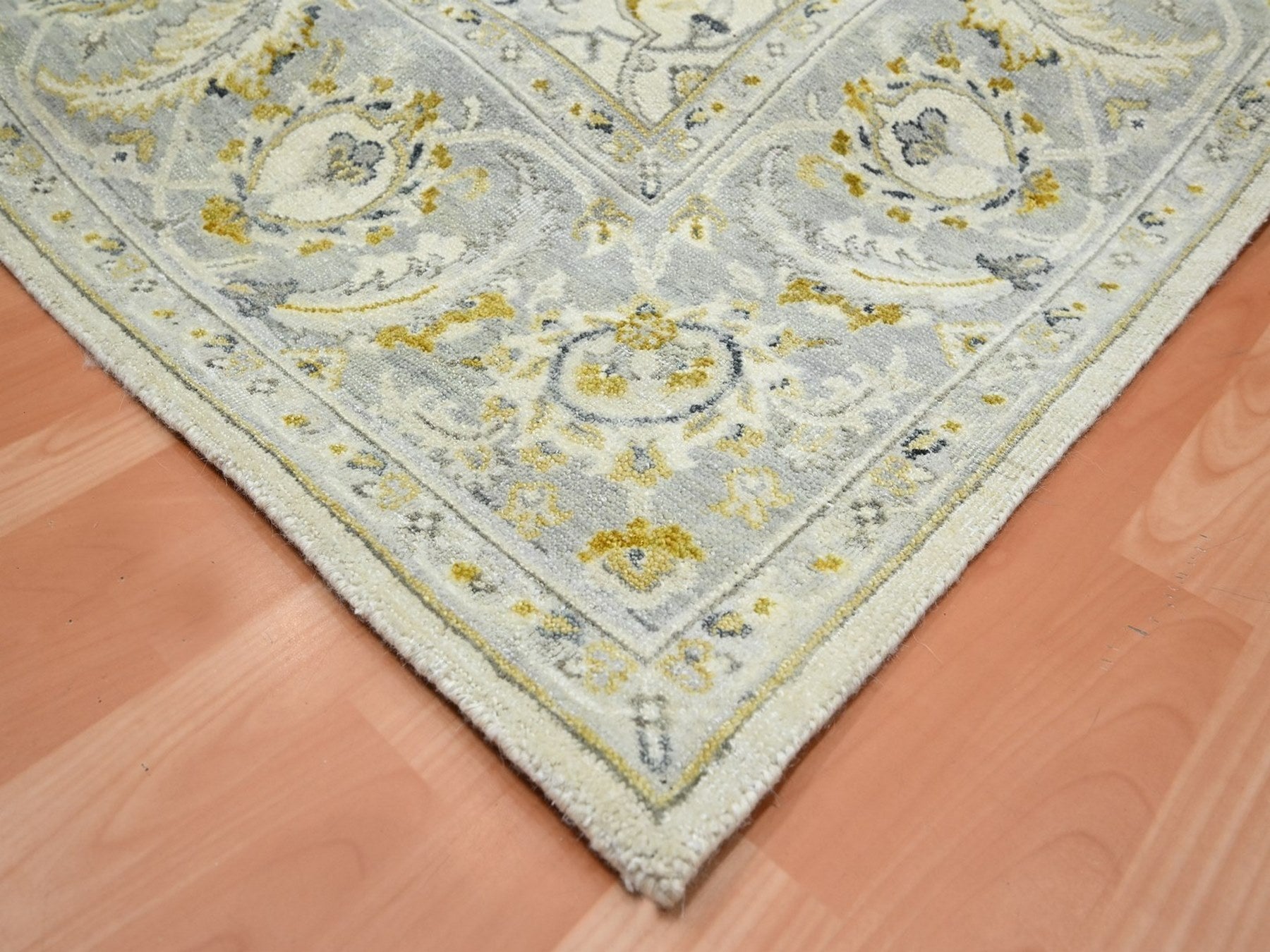 Fine Oriental hand-knotted wool rug in Ivory & Gray, 9'1" x 12'1" — SKU O075826 (view 6)