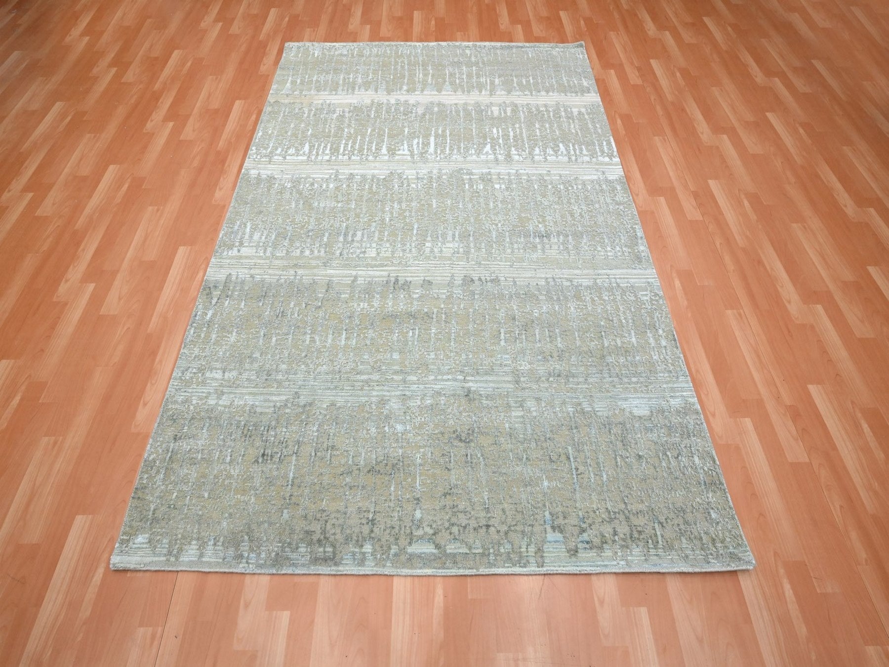 Modern / Contemporary hand-knotted wool/silk rug in Gray, 6' x 8'11" — SKU O075835 (view 2)