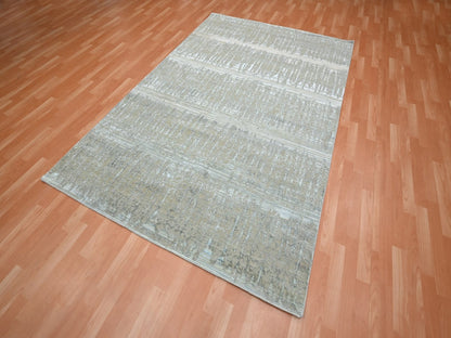 Modern / Contemporary hand-knotted wool/silk rug in Gray, 6' x 8'11" — SKU O075835 (view 3)