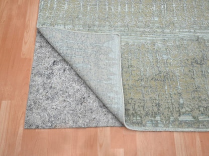 Modern / Contemporary hand-knotted wool/silk rug in Gray, 6' x 8'11" — SKU O075835 (view 4)