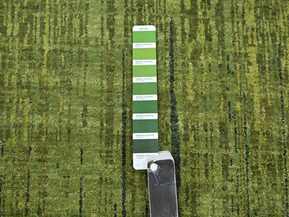 Green 6'0" x 9'5" Modern and Contemporary Hand knotted Wool Rug - Sku: O075836