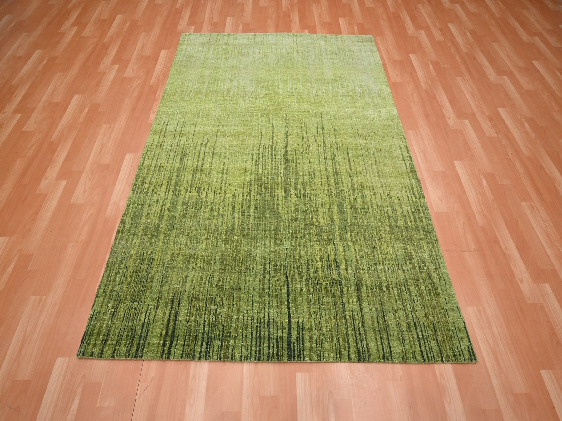 Green 5'3" x 7'4" Modern and Contemporary Hand knotted Wool Rug - Sku: O075837