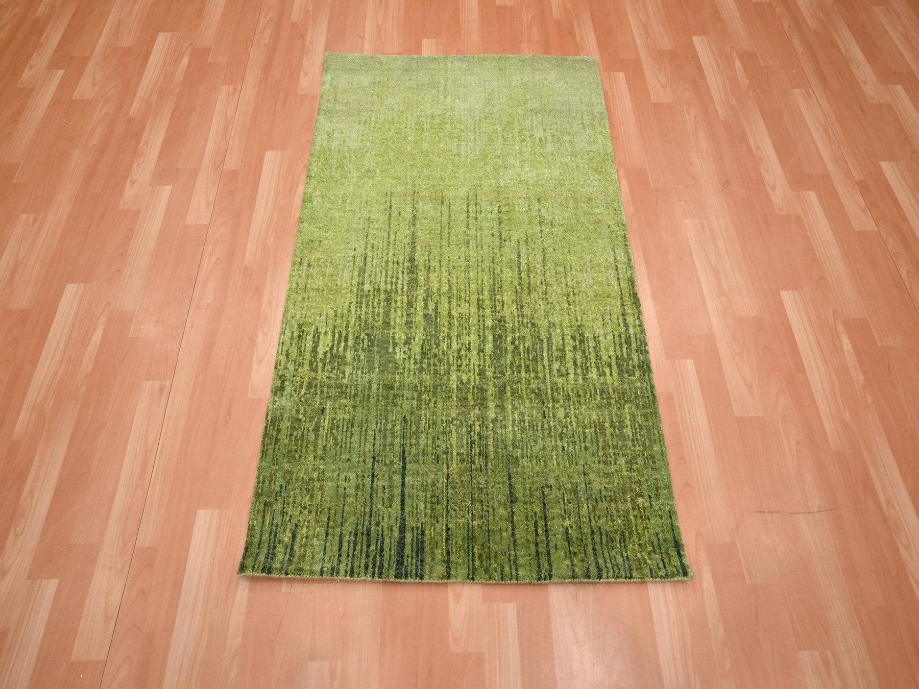 Green 3'1" x 5'1" Modern and Contemporary Hand knotted Wool Rug - Sku: O075838