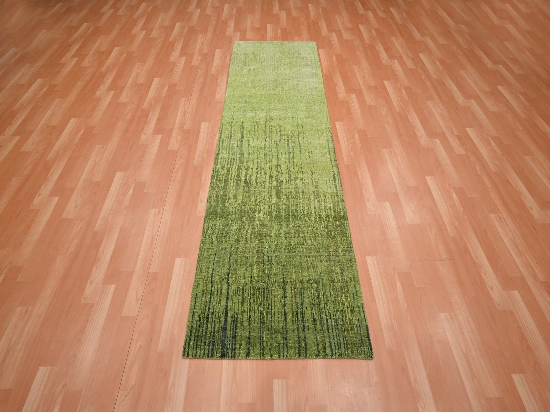 Green 2'7" x 8'5" Modern and Contemporary Hand knotted Wool Rug - Sku: O075839