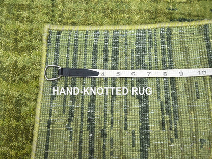 Green 2'7" x 8'5" Modern and Contemporary Hand knotted Wool Rug - Sku: O075839
