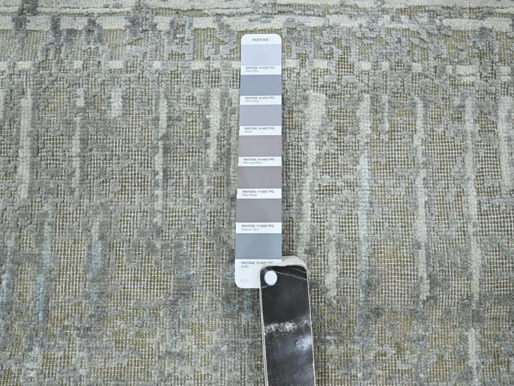 Modern / Contemporary hand-knotted wool/silk runner in Gray & Beige, Ivory, 2'5" x 8' — SKU O075849 (view 4)