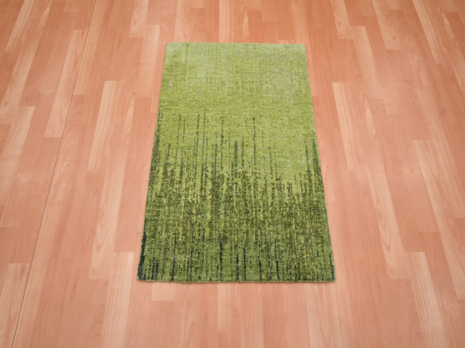 Green 2'1" x 3'3" Modern and Contemporary Hand knotted Wool Rug - Sku: O075863