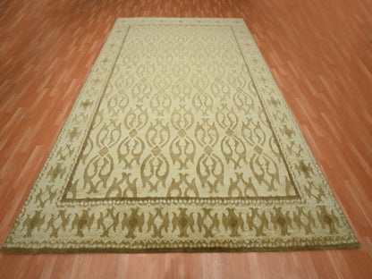 Modern / Contemporary hand-knotted wool rug in Ivory, 9'3" x 12'3" — SKU O075871 (view 2)