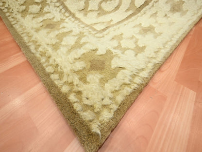 Modern / Contemporary hand-knotted wool rug in Ivory, 9'3" x 12'3" — SKU O075871 (view 6)