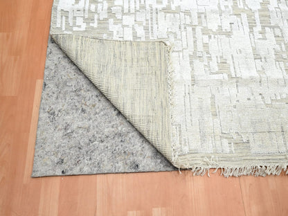 Modern / Contemporary hand-knotted silk rug in Ivory, 10' x 14' — SKU O075873 (view 4)