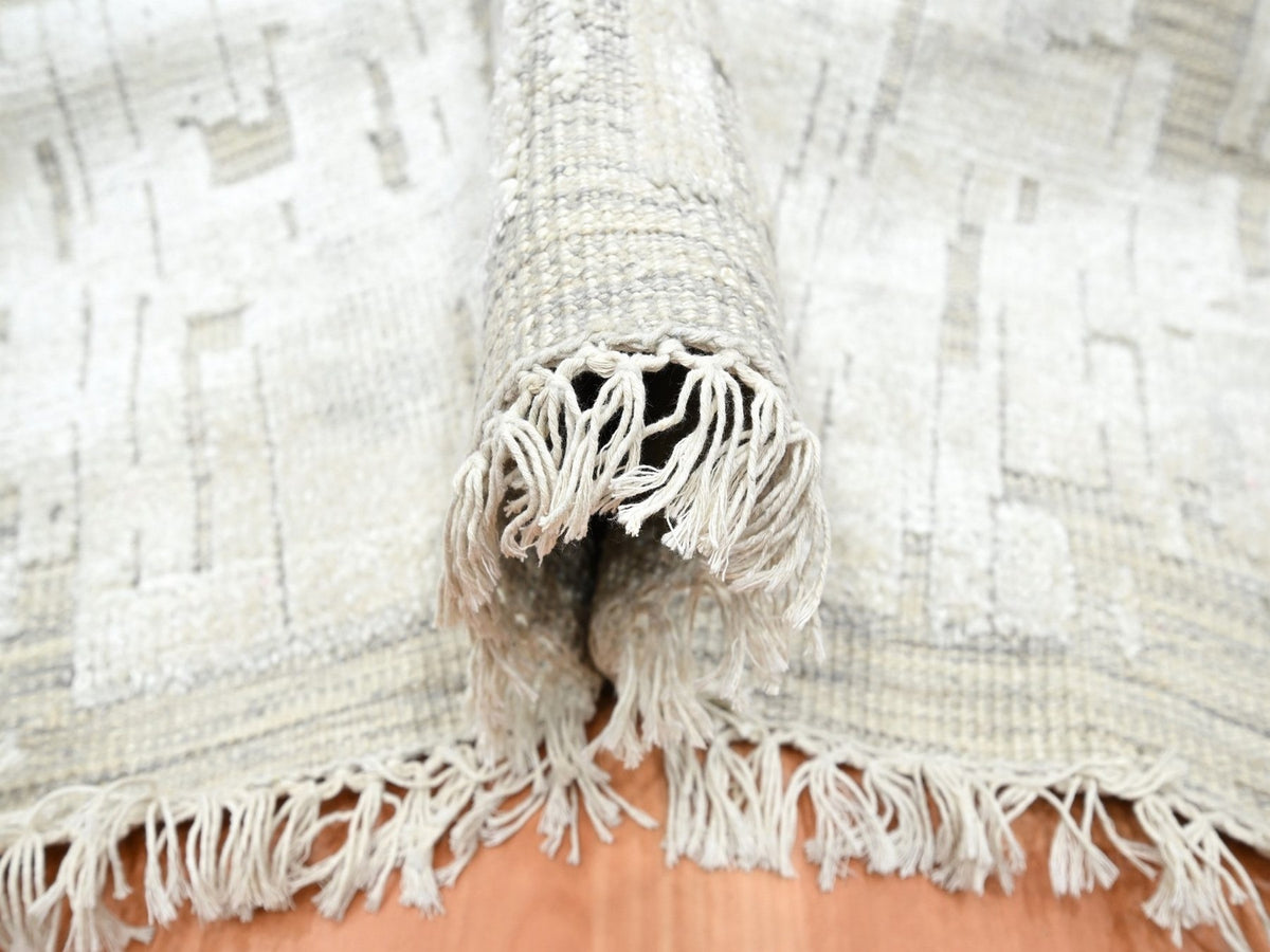 Modern / Contemporary hand-knotted silk rug in Ivory, 10' x 14' — SKU O075873 (view 5)
