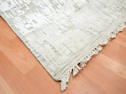 Modern / Contemporary hand-knotted silk rug in Ivory, 10' x 14' — SKU O075873 (view 6)