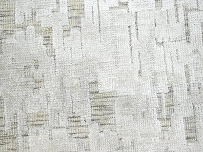 Modern / Contemporary hand-knotted silk rug in Ivory, 7'10" x 10'2" — SKU O075874 (view 8)