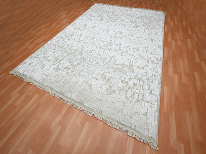 Modern / Contemporary hand-knotted silk rug in Ivory, 9' x 12'2" — SKU O075875 (view 3)