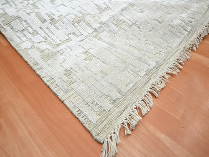 Modern / Contemporary hand-knotted silk rug in Ivory, 9' x 12'2" — SKU O075875 (view 6)