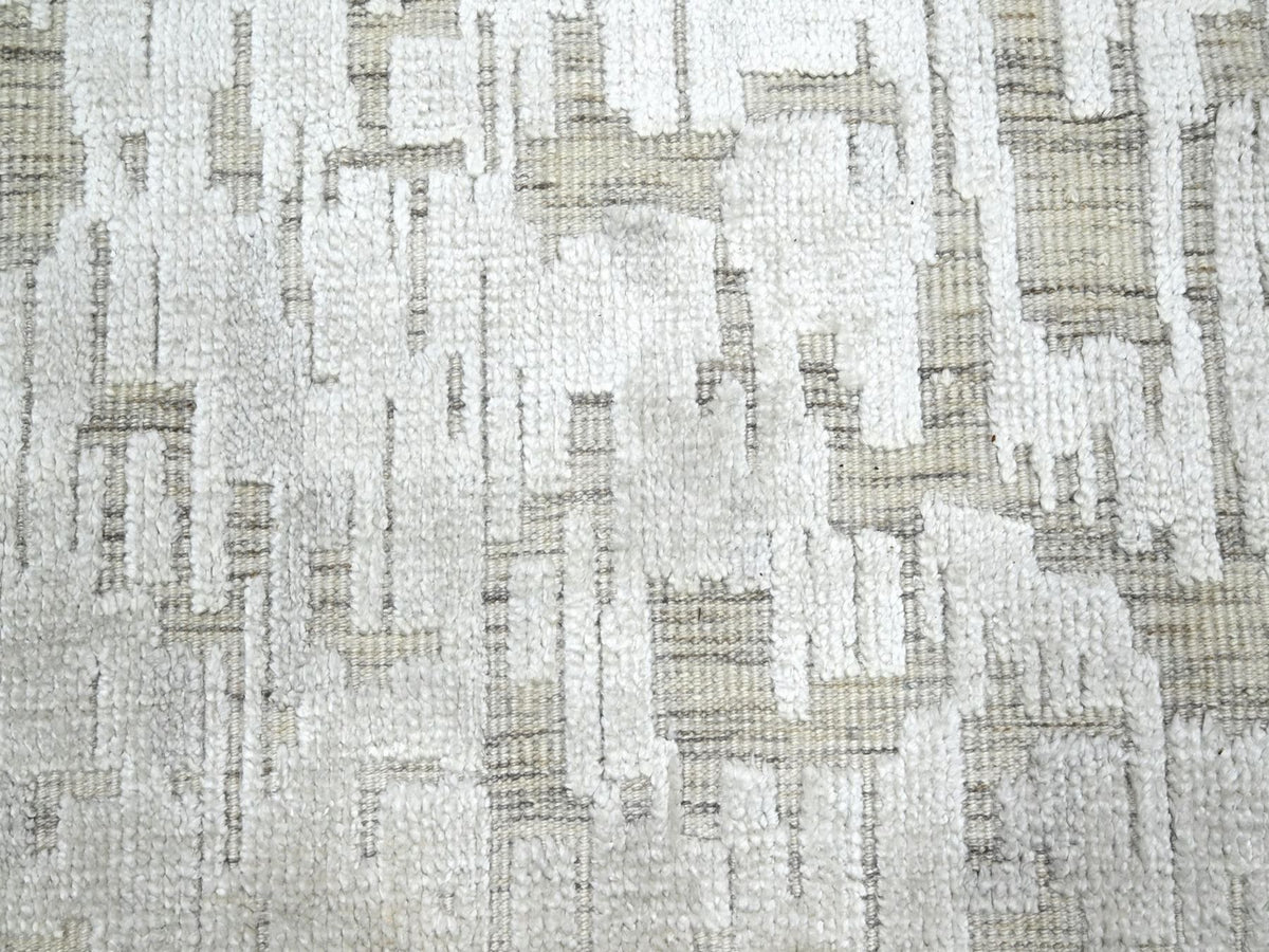 Modern / Contemporary hand-knotted silk rug in Ivory, 9' x 12'2" — SKU O075875 (view 8)