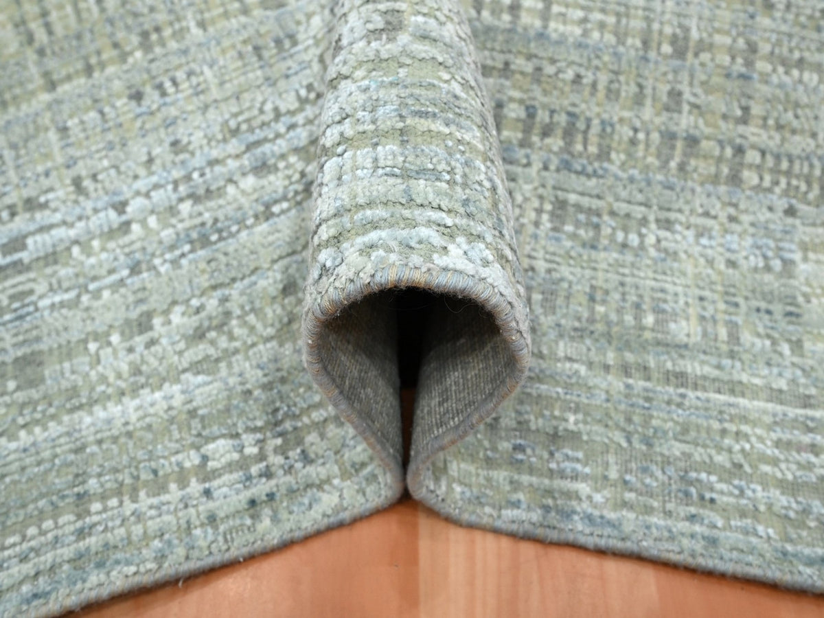 Modern / Contemporary hand-knotted wool/silk rug in Gray, 7'10" x 10'1" — SKU O075876 (view 5)