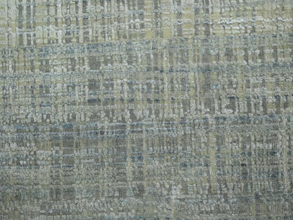 Modern / Contemporary hand-knotted wool/silk rug in Gray, 7'10" x 10'1" — SKU O075876 (view 8)