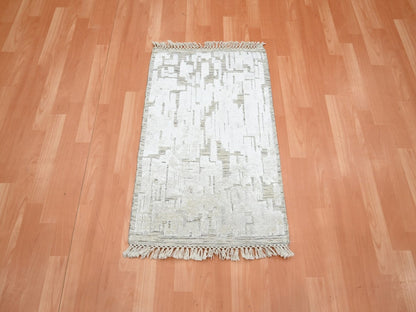 Modern / Contemporary hand-knotted silk rug in Ivory, 2' x 3' — SKU O075877 (view 2)