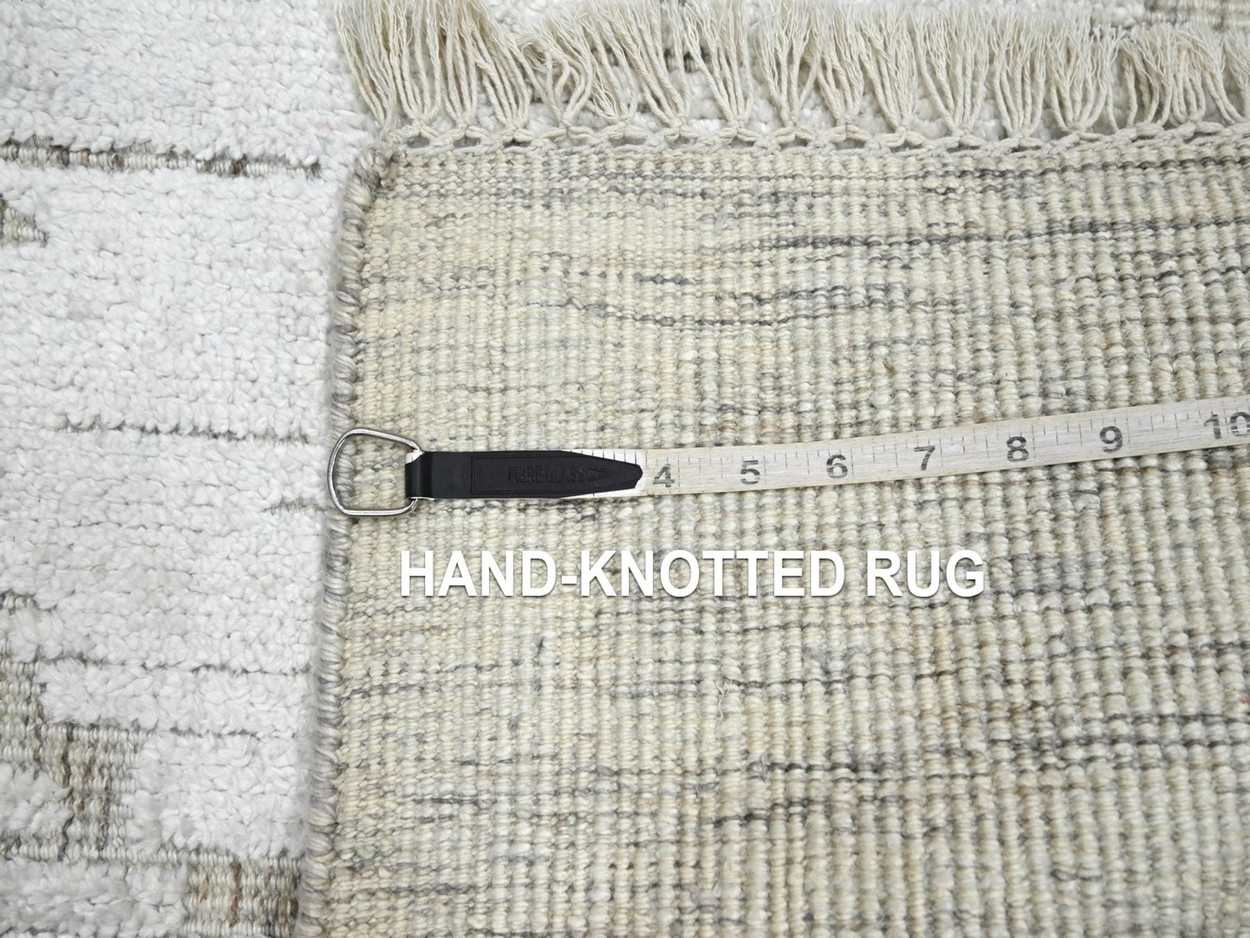 Modern / Contemporary hand-knotted silk rug in Ivory, 2' x 3' — SKU O075877 (view 4)