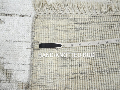 Modern / Contemporary hand-knotted silk rug in Ivory, 2' x 3' — SKU O075877 (view 4)