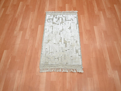 Modern / Contemporary hand-knotted silk rug in Ivory, 2' x 3' — SKU O075878 (view 2)