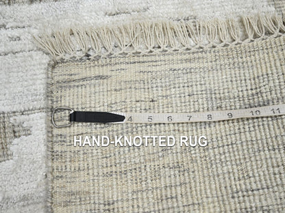 Modern / Contemporary hand-knotted silk rug in Ivory, 2' x 3' — SKU O075879 (view 4)