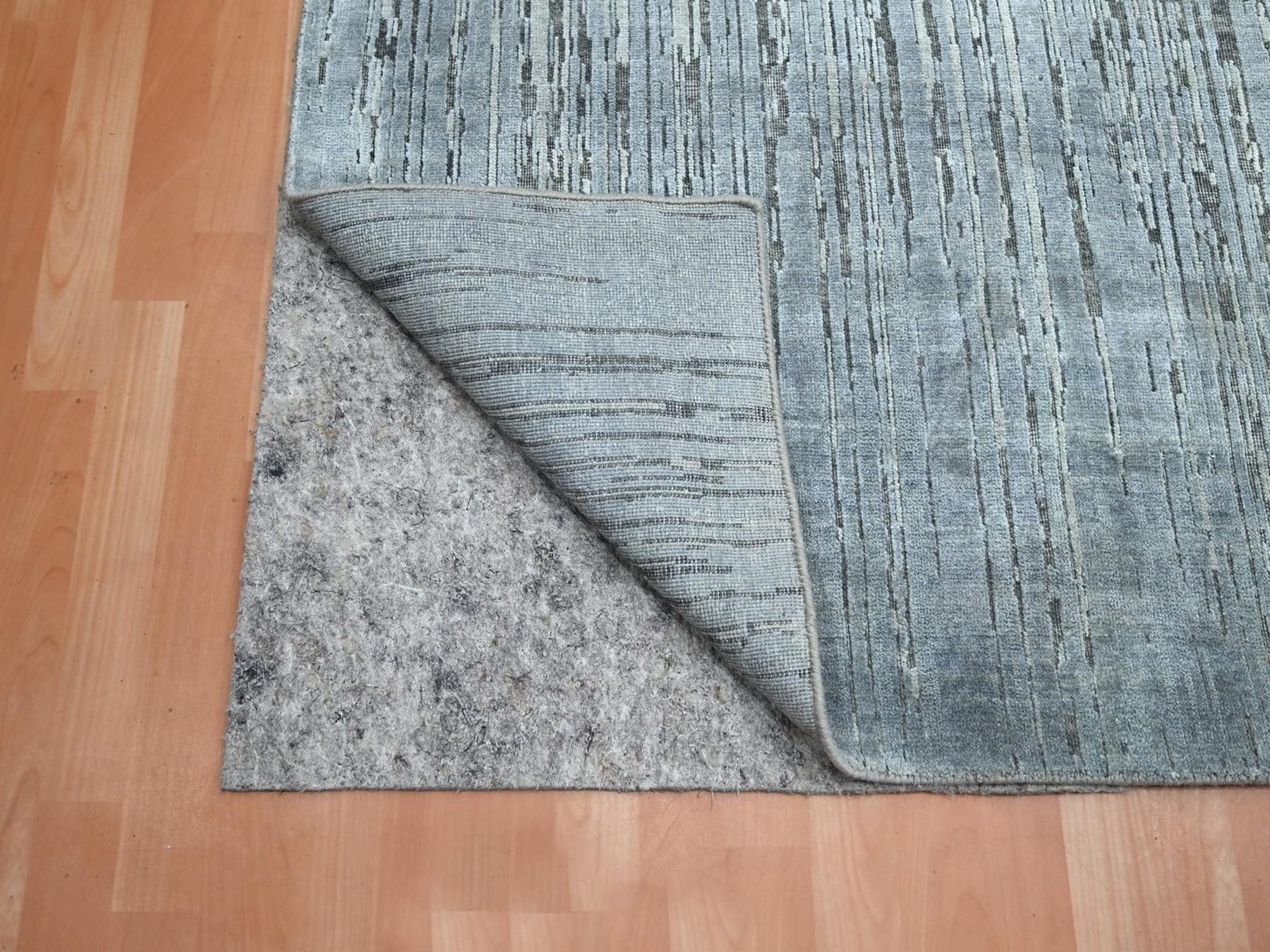 Modern / Contemporary hand-knotted wool rug in Gray, 12'1" x 15'1" — SKU O075886 (view 4)