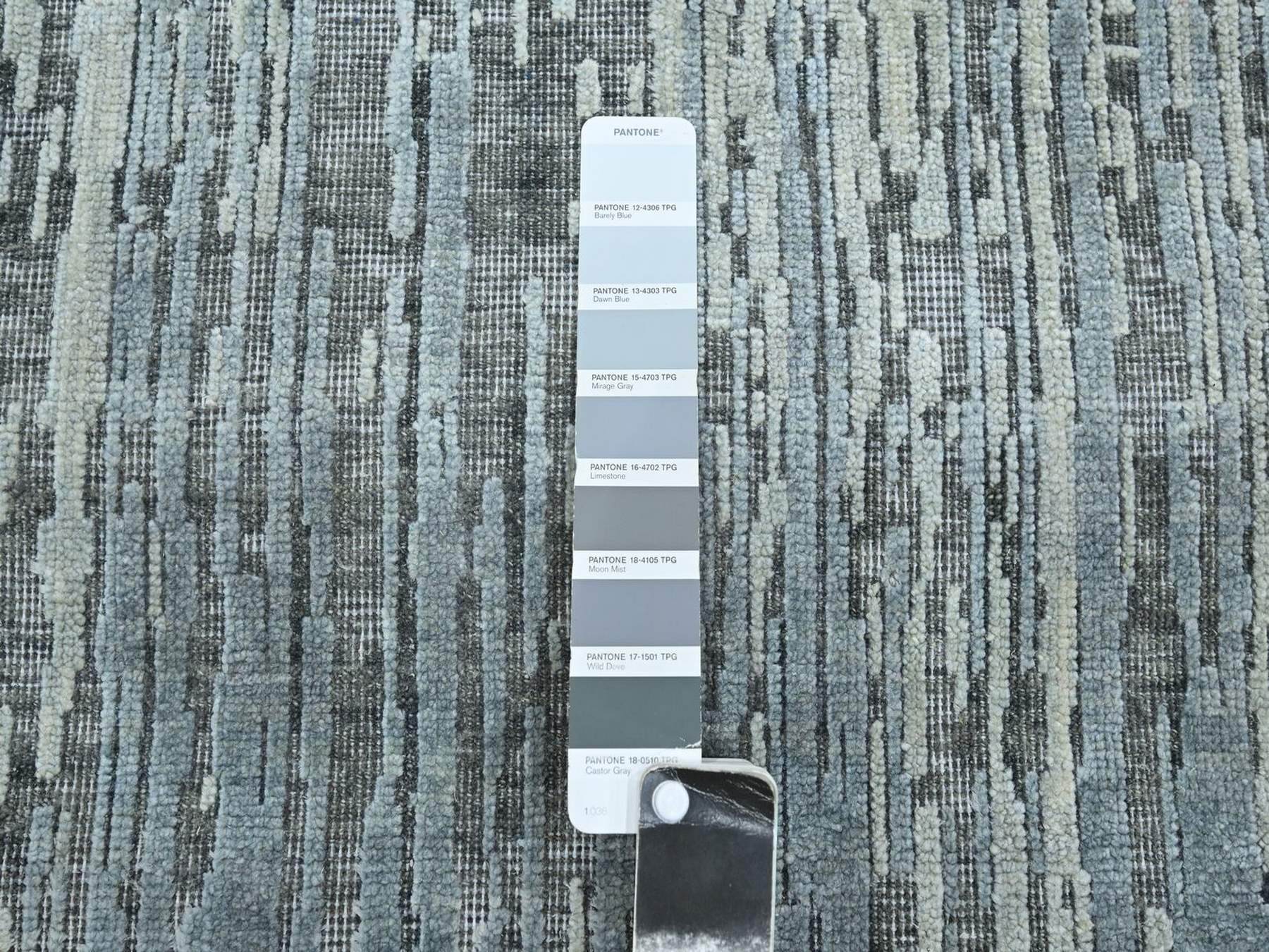 Modern / Contemporary hand-knotted wool rug in Gray, 12'1" x 15'1" — SKU O075886 (view 7)