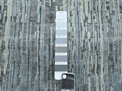 Modern / Contemporary hand-knotted wool rug in Gray, 12'1" x 15'1" — SKU O075886 (view 7)