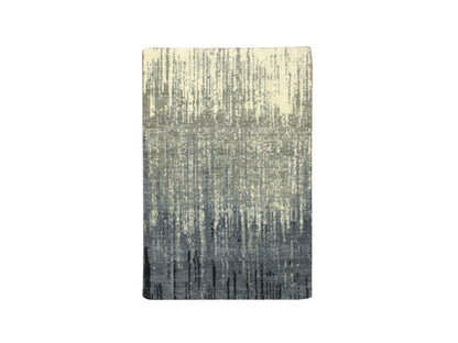 Modern / Contemporary hand-knotted wool rug in Gray, 2' x 3' — SKU O075913