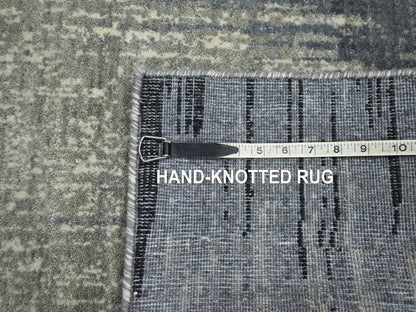 Modern / Contemporary hand-knotted wool rug in Gray, 2' x 3' — SKU O075913 (view 4)
