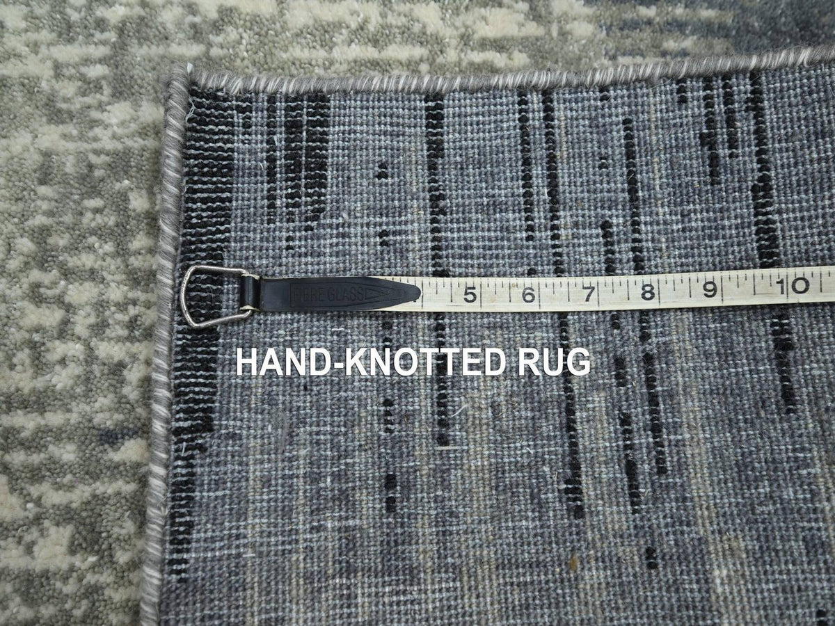 Modern / Contemporary hand-knotted wool rug in Gray, 2' x 3' — SKU O075914 (view 4)