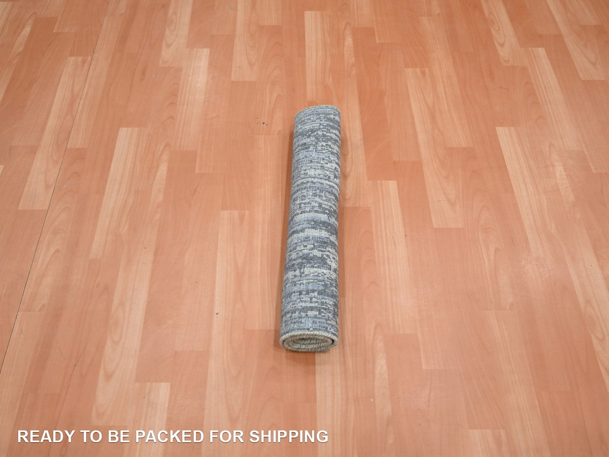 Modern / Contemporary hand-knotted wool rug in Gray, 2' x 3' — SKU O075916 (view 5)