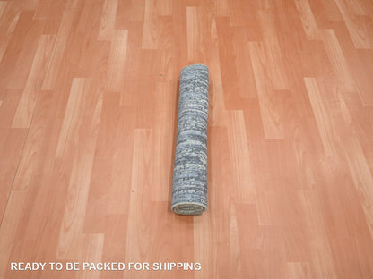 Modern / Contemporary hand-knotted wool rug in Gray, 2' x 3' — SKU O075916 (view 5)