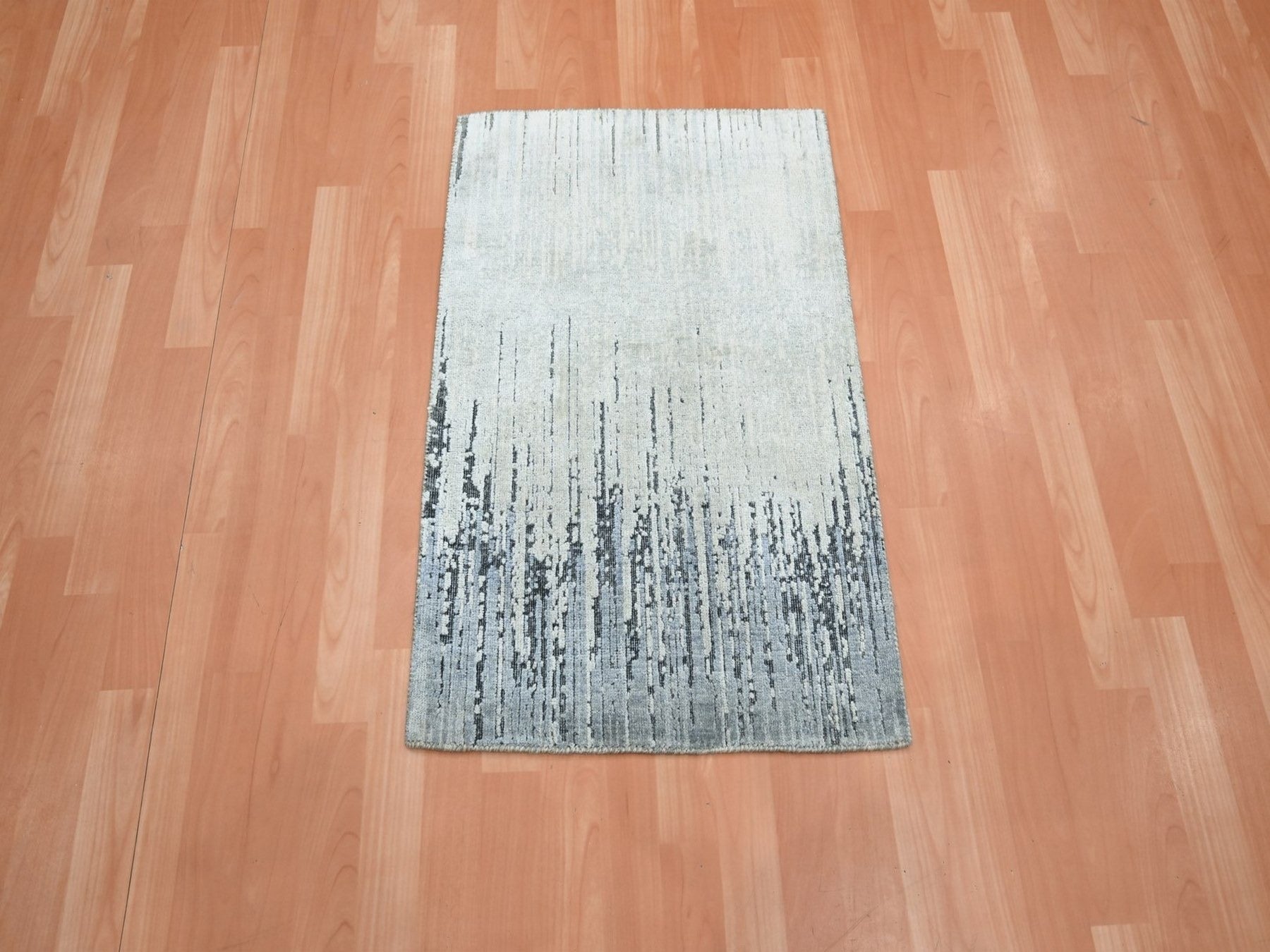 Modern / Contemporary hand-knotted wool rug in Gray, 2' x 3' — SKU O075917 (view 2)
