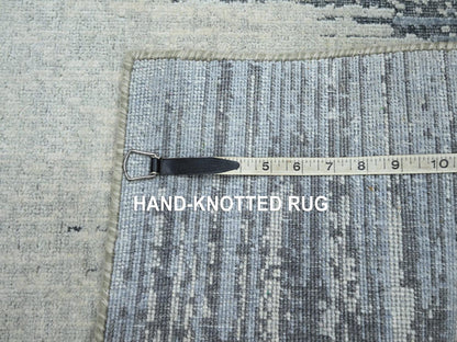 Modern / Contemporary hand-knotted wool rug in Gray, 2' x 3' — SKU O075917 (view 4)