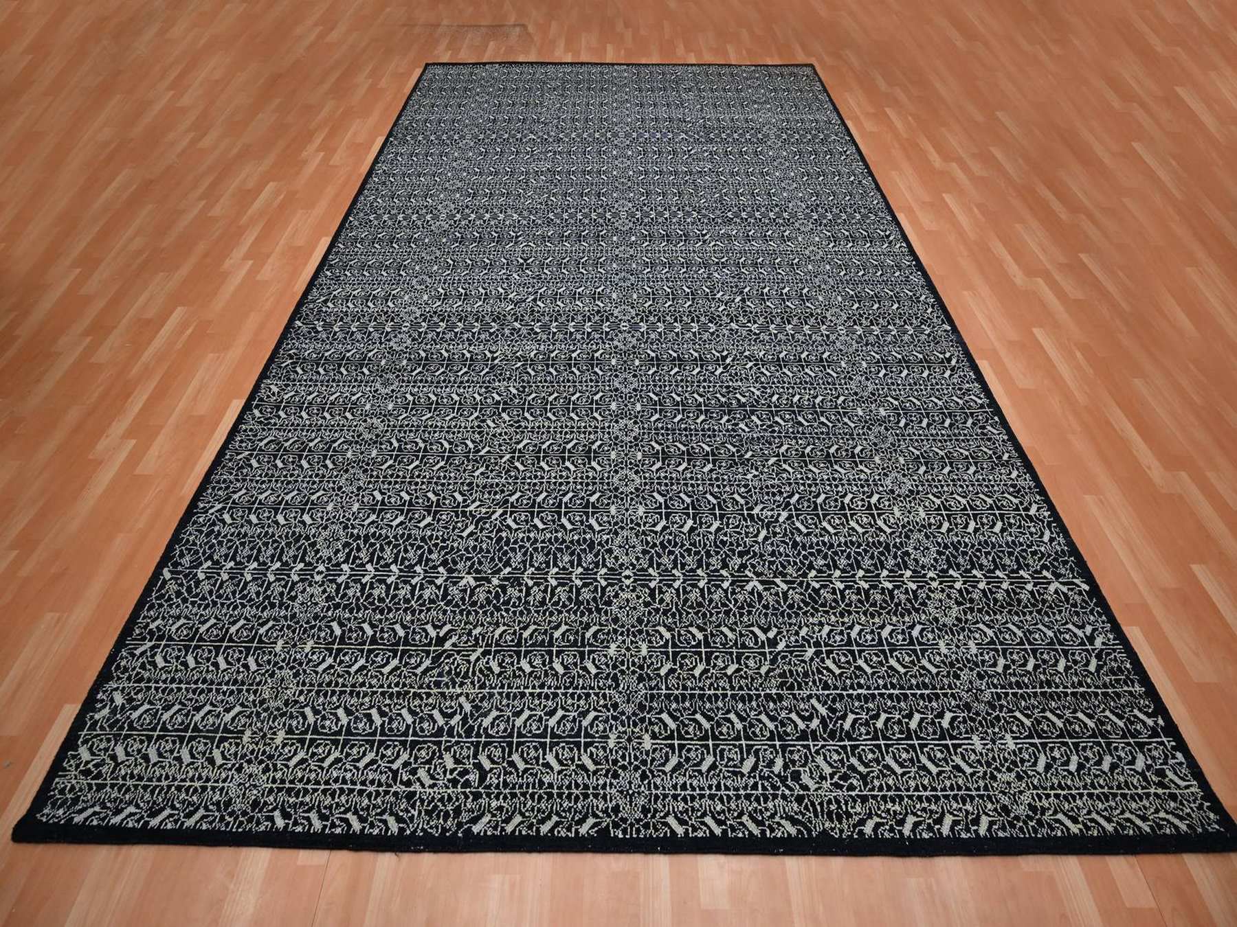 Black 9'10" x 14'4" Fine Oriental Hand knotted Wool/Silk Rug - Sku: O075930